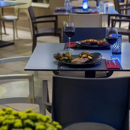 Hotel Oscar & Village 4*